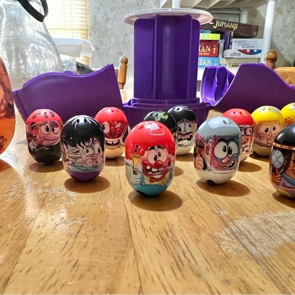 Mighty Beanz 2017-2018 Series 1 & Series 2 Storage & Characters - Picture 6 of 10